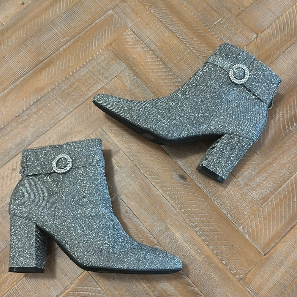 Life Stride Pewter Shimmer Pointed Toe Block Heel Silver Ankle Boot Bootie - Picture 8 of 13
